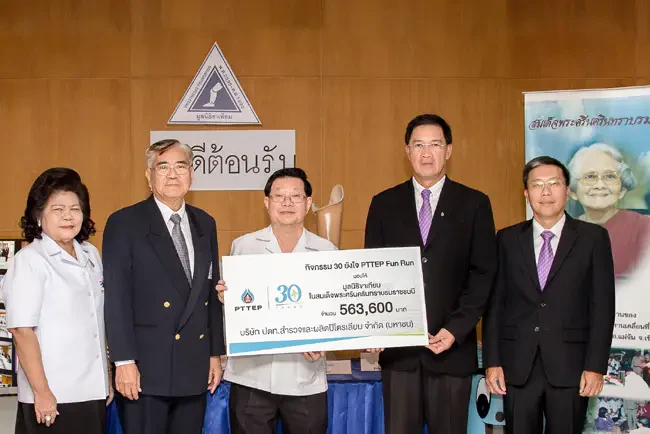 PTTEP donates money raised from “PTTEP Fun Run 2015” activity to the Prostheses Foundation of H.R.H. The Princess Mother